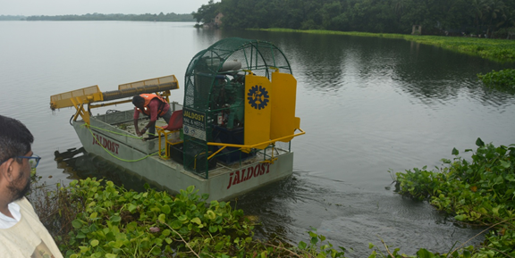 NMC, CSIR-NEERI and CSIR-NAL jointly tested an Eichhornia weed removing machine 